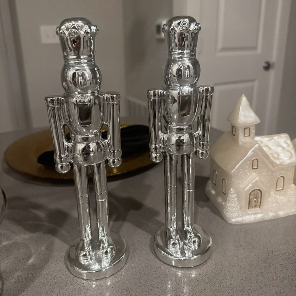 02 Silver Nutcracker Figurines - Decorative Holiday Accents